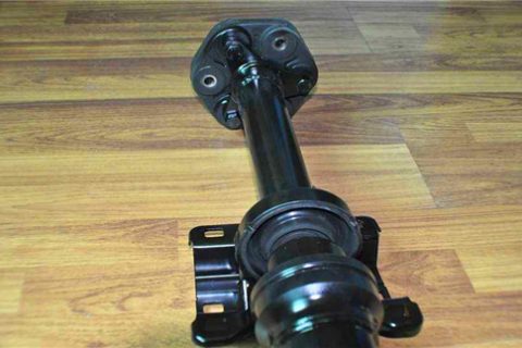 传动轴坏了:汽车传动轴坏了有什么影响?