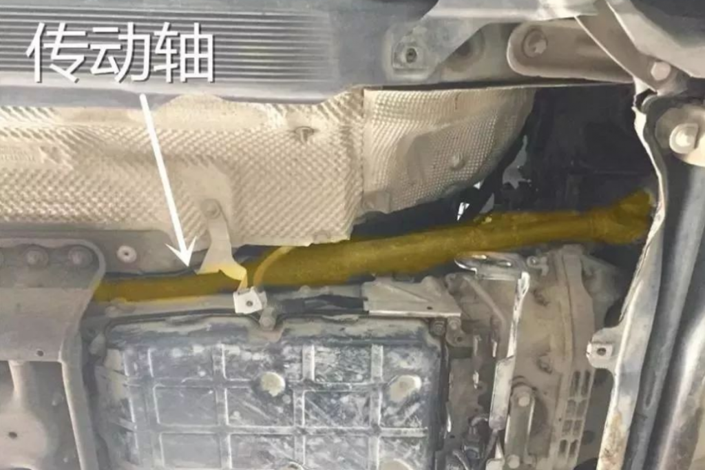 传动轴的内部是空心的,可以有效的降低车身重量