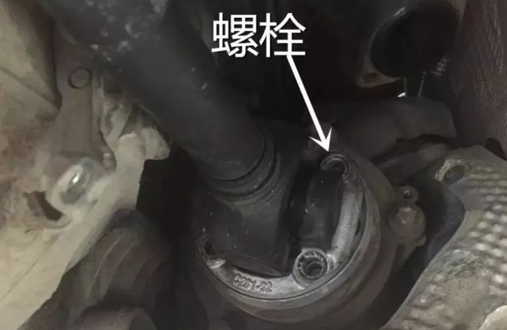 传动轴的内部是空心的,可以有效的降低车身重量